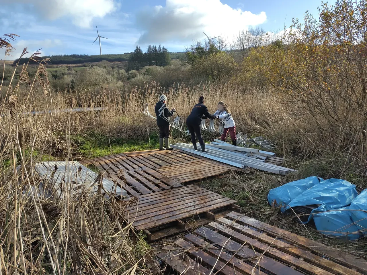 Starting to assemble the coring raft standing on pallets